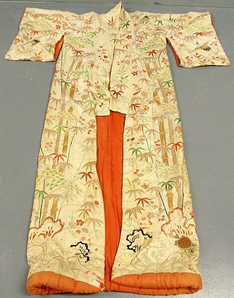 Japanese kimono with gold thread 156e0a