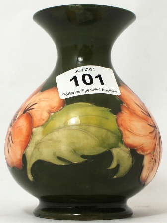 Moorcroft Vase Hibiscus on Green 157083