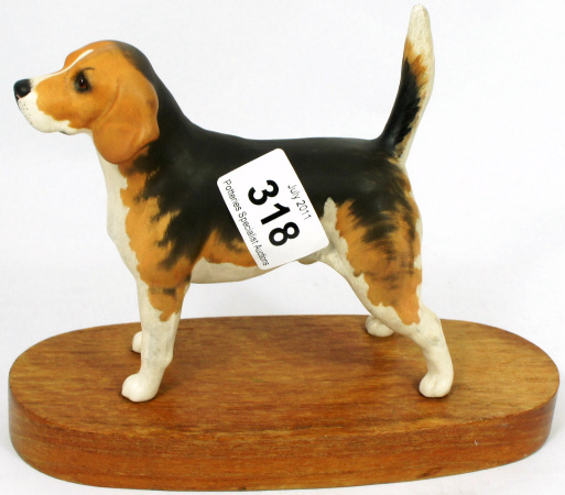 Beswick Connoisseur Beagle on Plinth 157137