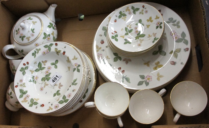 Collection of Wedgwood Wild Strawberry 1571b4