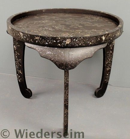 Round Asian style table black lacquer