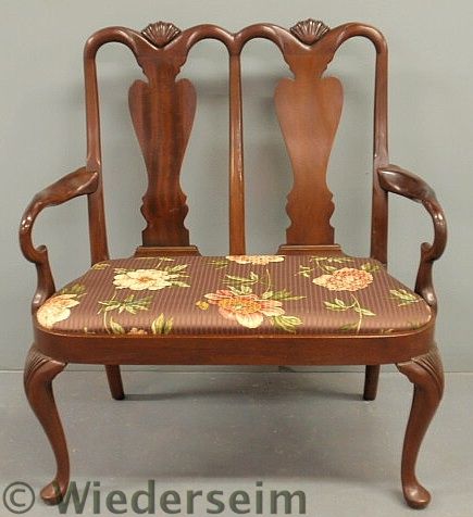 Mahogany Queen Anne style settee 15754e