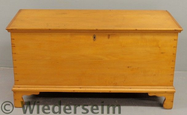 Pine blanket chest c.1830 with dovetailed