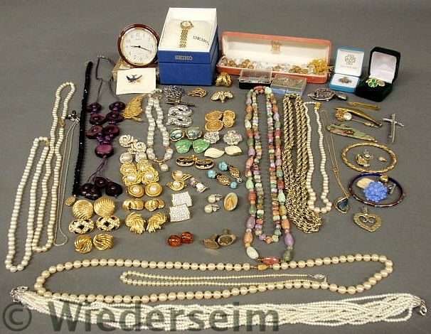 Large group of costume jewelry 15763e