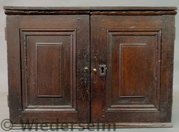 Small English oak cabinet 18th