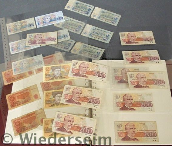 Album of foreign notes