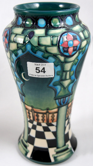 Moorcroft vase decorated in the 1576fd