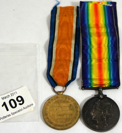 A pair of First World War Medals.