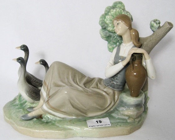 Lladro Figure of Seated Lady with