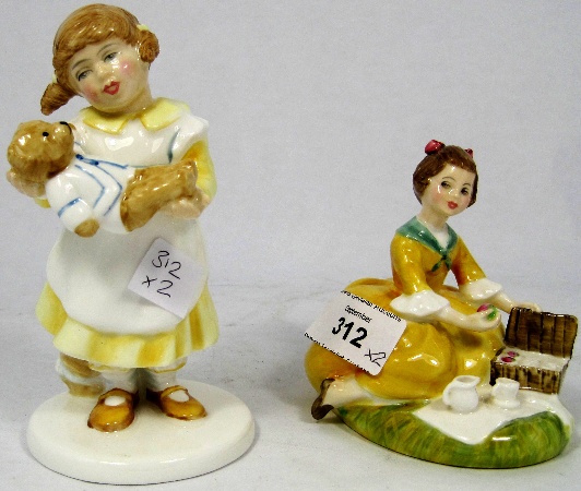 Royal Doulton Figure Picnic HN2305 157f39