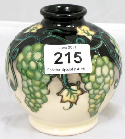 Moorcroft Vase depicting a Grape 15815e