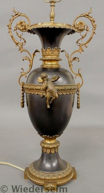 Black metal urn-form table lamp