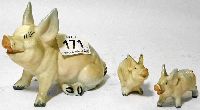 Beswick seated Comical Pig 832 Piglet