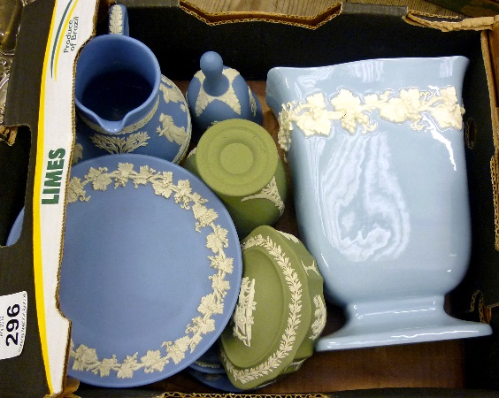 A collection of various Wedgwood 15643d