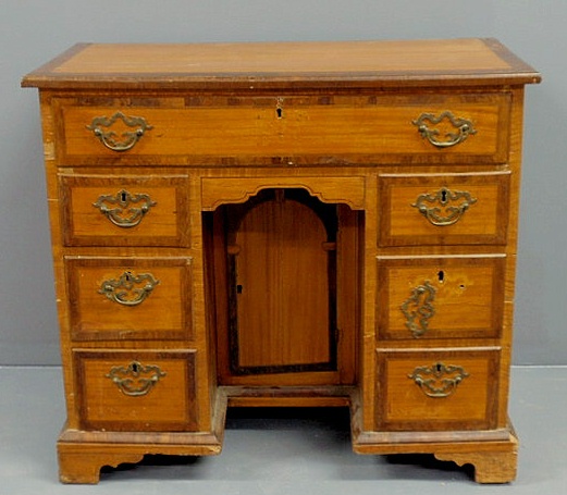 Georgian kneehole desk 18th c  15689a