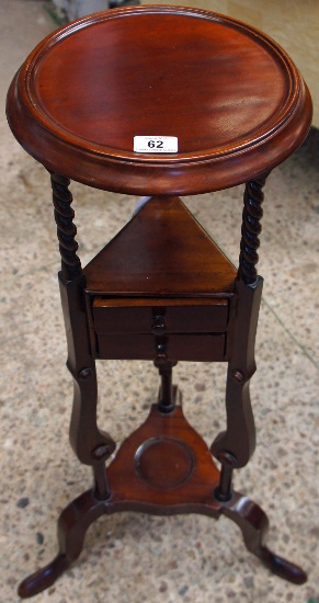 A Quality Mahogany Wig Stand with 1569b4