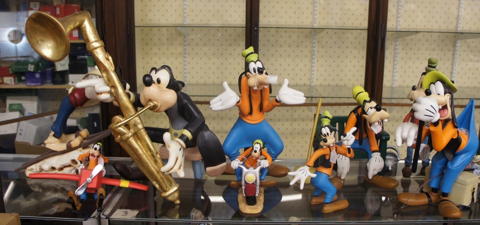 Collection of Large Resin Goofy Disney