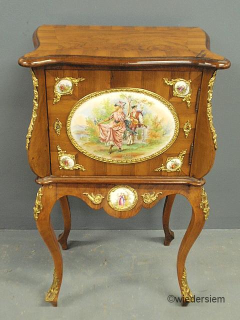 French Louis XVI style walnut veneered 15965d