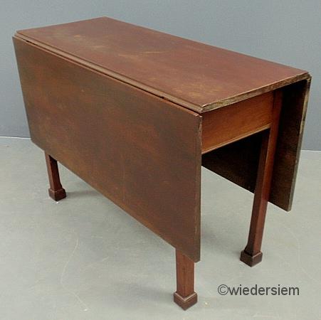 Chippendale mahogany drop-leaf