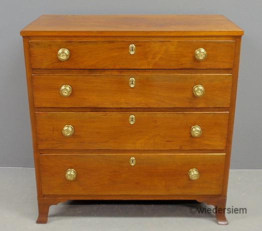 Hepplewhite walnut chest of drawers 15974f