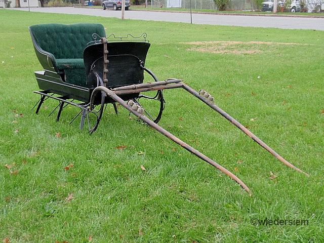 Victorian two-person sleigh with