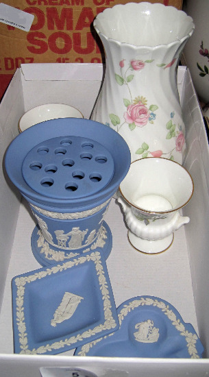 Collection of Wedgwood to include 159829