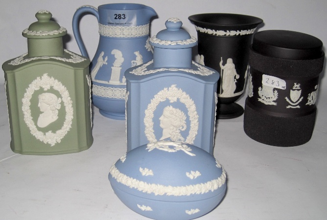 A collection of Wedgwood Jasperware 159907