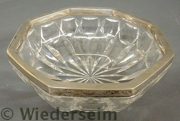 Crystal glass centerpiece bowl