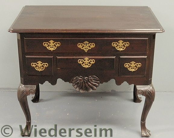 Fine Philadelphia Chippendale style 1599ec