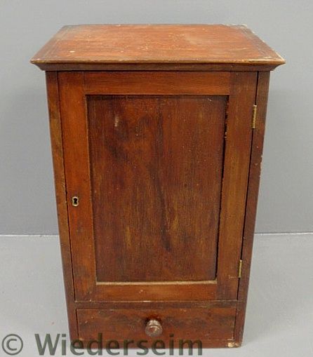 Small mahogany cabinet early 19th