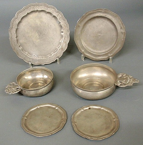 Six early pewter pieces- two porringers