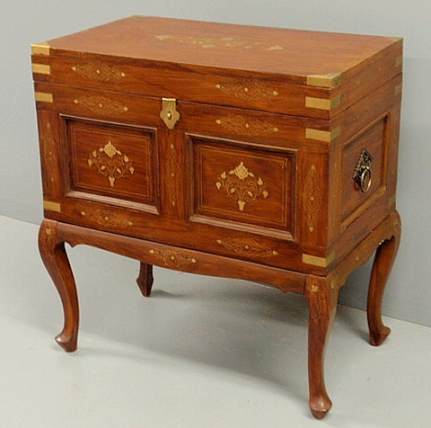 Queen Anne style mahogany storage chest