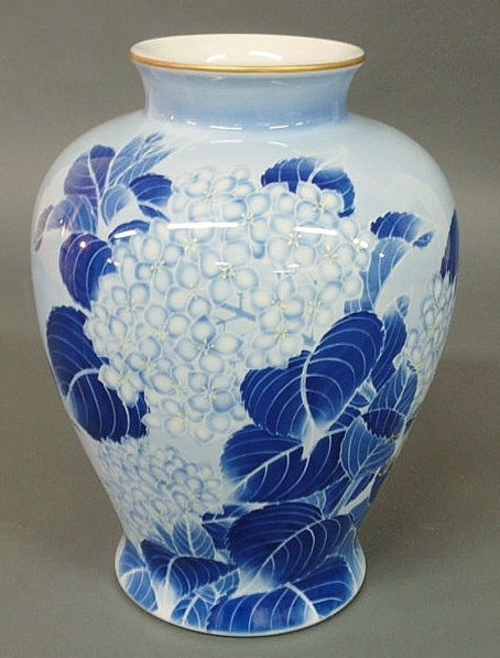 Japanese vase with blue and white