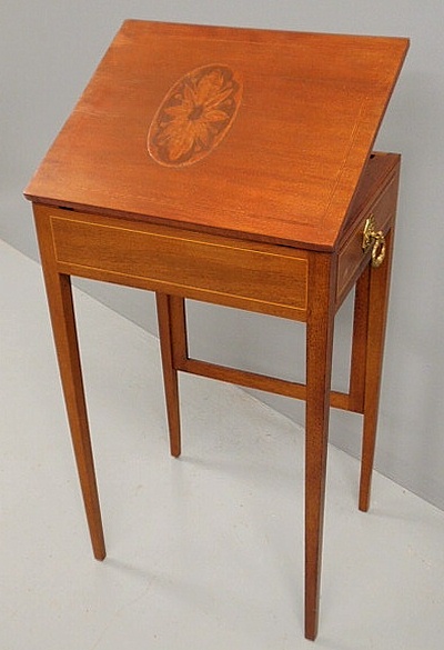 Hepplewhite style mahogany lectern 159d81