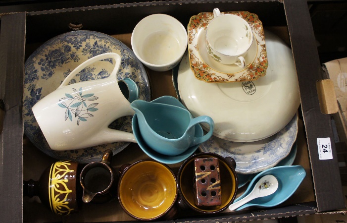 A tray of various pottery to include 159e20