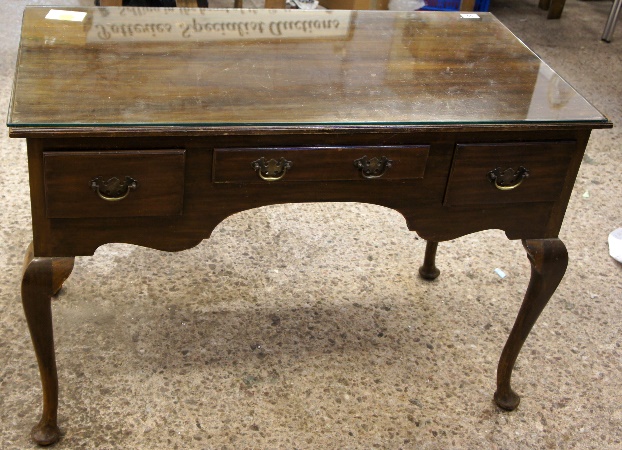 A Reproduction Queen Anne Walnut 159e3e