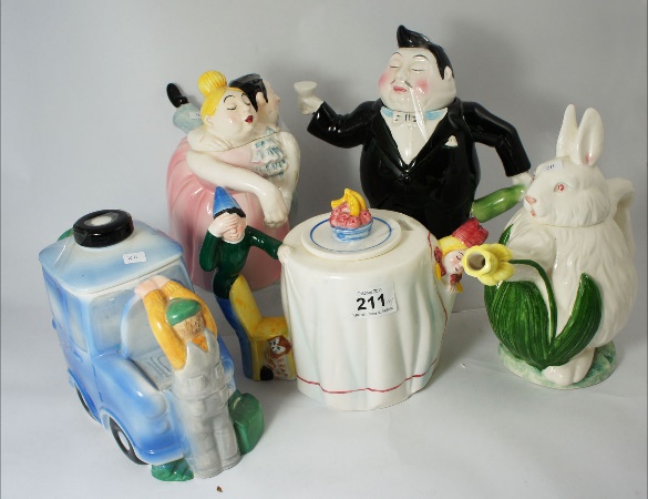 A collection of Novelty Teapots 159ec4