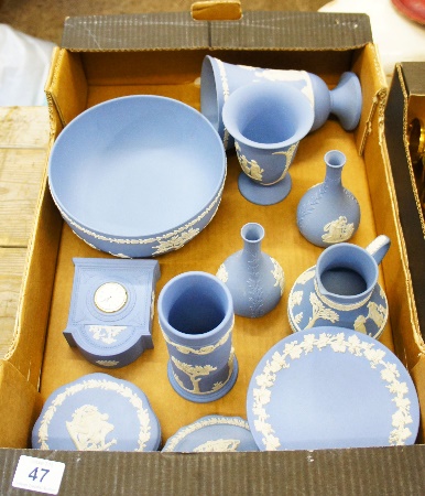 A good collection of Wedgwood blue 15aa44