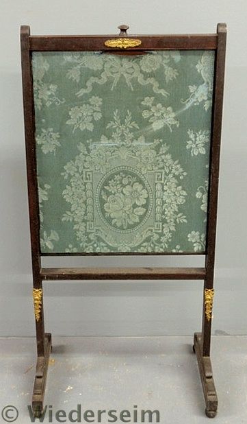 Adjustable fire screen with brass