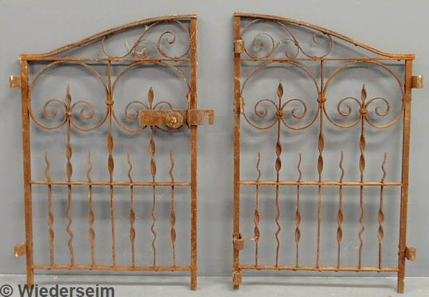 Two piece wrought iron decorative 1589a3
