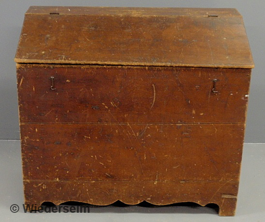 Pine slant-lid wood box with a