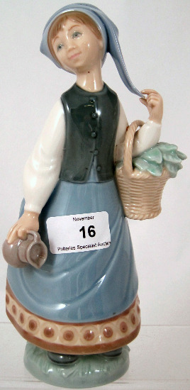 Lladro Figure Girl With Jug and 158b7c