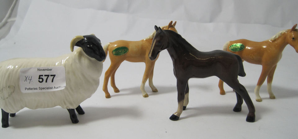 Beswick Brown Small Foal 1813 2v