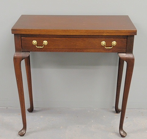 Queen Anne style mahogany flip-top