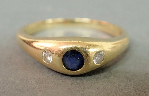 Diamond and sapphire gypsy ring 158e39