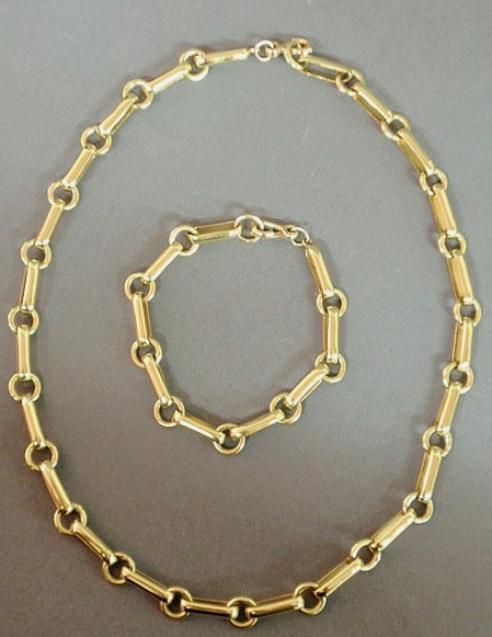 Gold necklace and matching bracelet 158e47