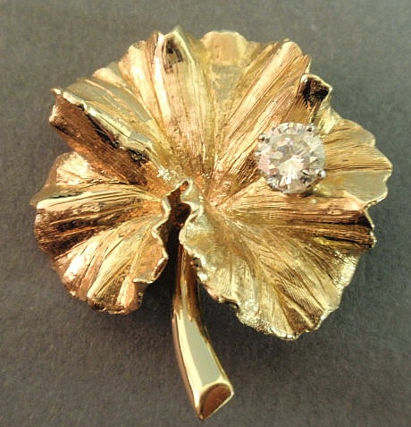 Diamond leaf brooch 14k yg leaf supporting