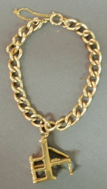 Gold charm bracelet 14k yg curb 158e58