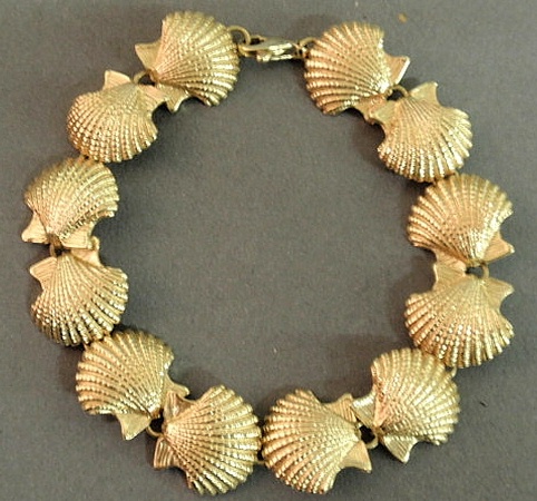 Gold scallop shell bracelet 14k 158e54