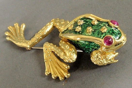 Frog brooch 18k yg with green enameled